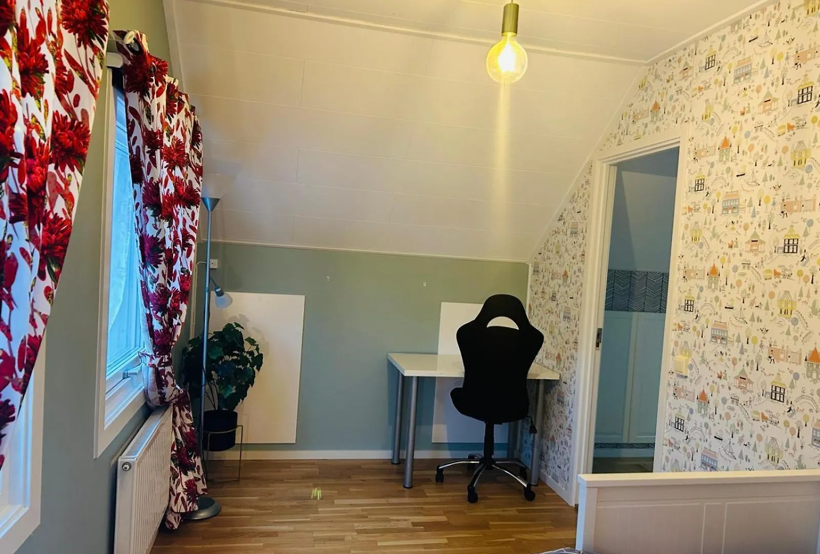 Homestay Cozy Room In A Villa With Private Bathroom And Shared Kitchen - 11Min Walking From Huddinge Station Stockholm Sweden